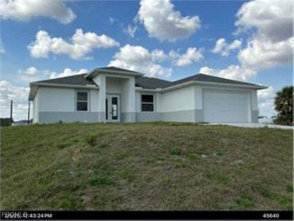 915 N Marconi Cir in La Belle, FL - Building Photo