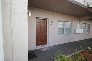 9209 Tudor Dr in Tampa, FL - Building Photo