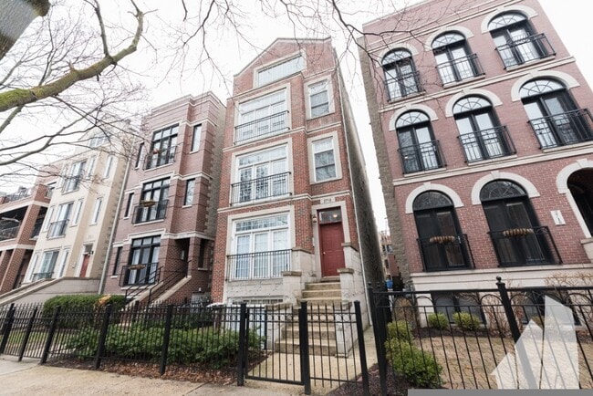 2714 N Wayne Ave in Chicago, IL - Foto de edificio - Building Photo