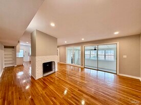 205 Fairpoint Dr in Gulf Breeze, FL - Building Photo