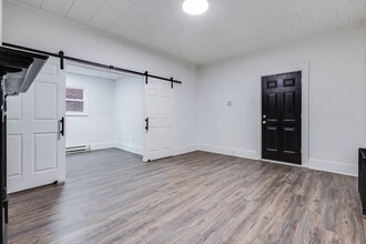 747 E Warrington Ave, Unit Apt 1B in Pittsburgh, PA - Foto de edificio - Building Photo