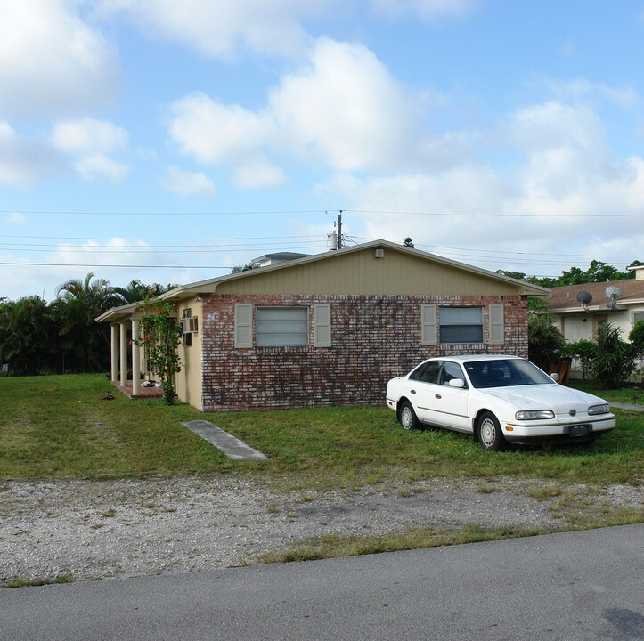 6150 SW 42nd Pl in Fort Lauderdale, FL - Building Photo