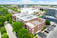 111 N Larch Ave in Elmhurst, IL - Foto de edificio - Building Photo