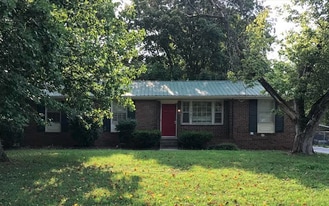 1707 Woodside Dr, Unit Bedroom 1 in Springfield, TN - Building Photo