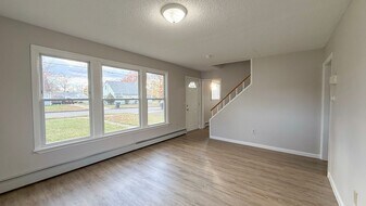 380 Holcomb St in Hartford, CT - Building Photo