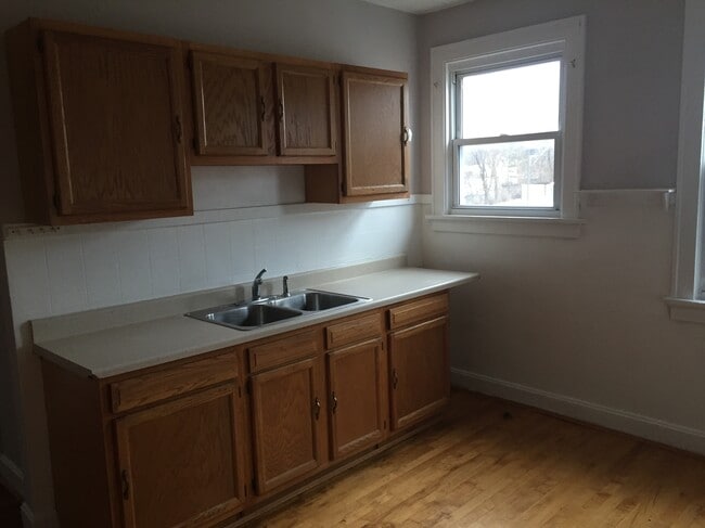 3095 Glenmore Ave, Unit 2 in Cincinnati, OH - Building Photo - Building Photo