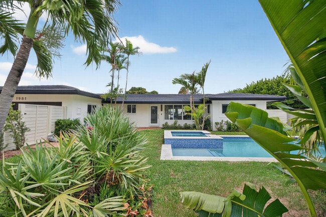 1981 Coral Gardens Dr in Wilton Manors, FL - Building Photo - Building Photo