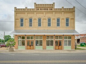 110 S Main St-Unit -203 in Elgin, TX - Building Photo - Building Photo