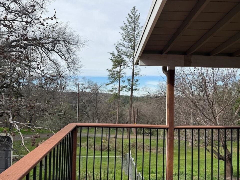 174 Sunset Ln in Applegate, CA - Building Photo