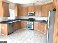 8777 Sandy Beach Ln in King George, VA - Foto de edificio - Building Photo