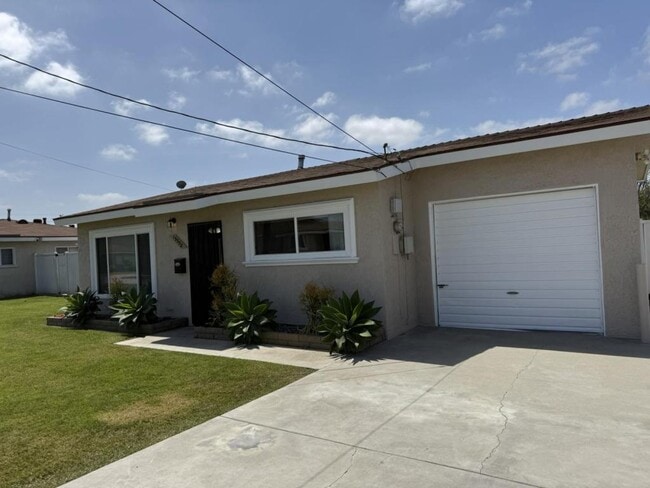 15558 Cornuta Ave in Bellflower, CA - Building Photo - Building Photo