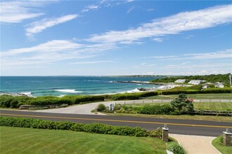 591 Ocean Ave in Newport, RI - Foto de edificio - Building Photo