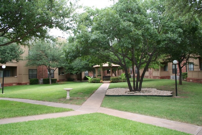 Wellington Place Apartments in San Angelo, TX - Foto de edificio - Building Photo