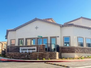 15335 Lotus Cir in Chino Hills, CA - Foto de edificio - Building Photo