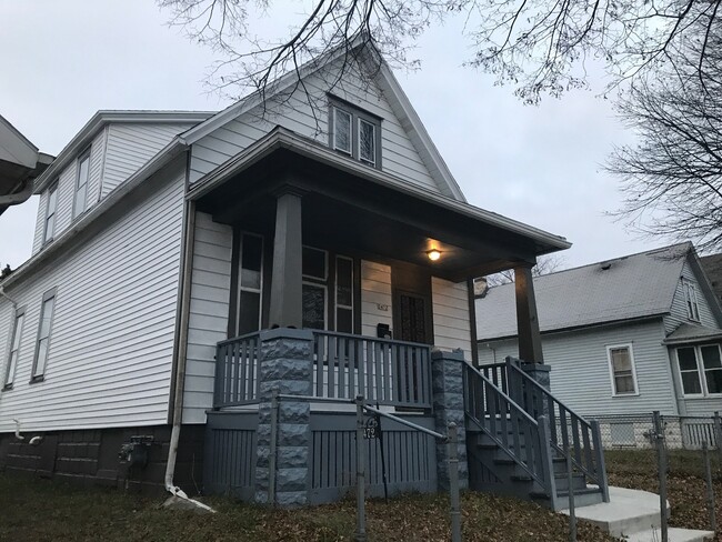 2472 W Lloyd St in Milwaukee, WI - Building Photo - Building Photo