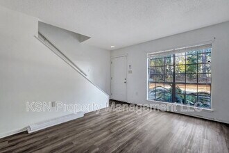 2220 E Victory Dr in Savannah, GA - Building Photo - Building Photo