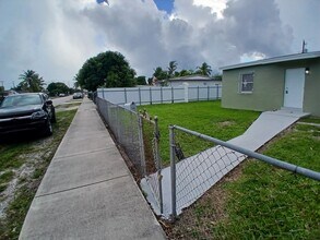 18020 NW 5th Ave in Miami, FL - Building Photo - Building Photo