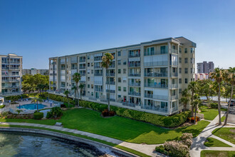 HarbourSide Condos in South Pasadena, FL - Building Photo - Building Photo