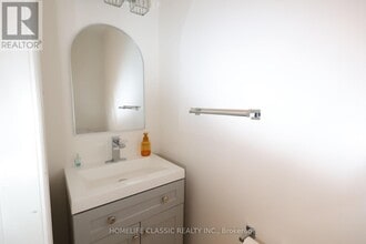 41 Chelton Dr in Richmond Hill, ON - Building Photo - Building Photo