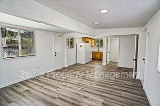 23830 Newhall Ave in Santa Clarita, CA - Building Photo - Building Photo