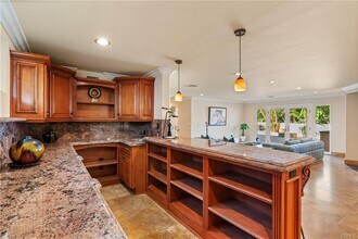 19554 Wells Dr in Los Angeles, CA - Building Photo - Building Photo