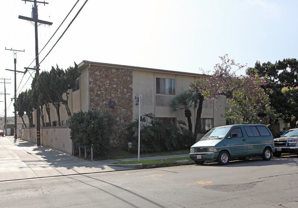 240 E Burnett in Long Beach, CA - Building Photo