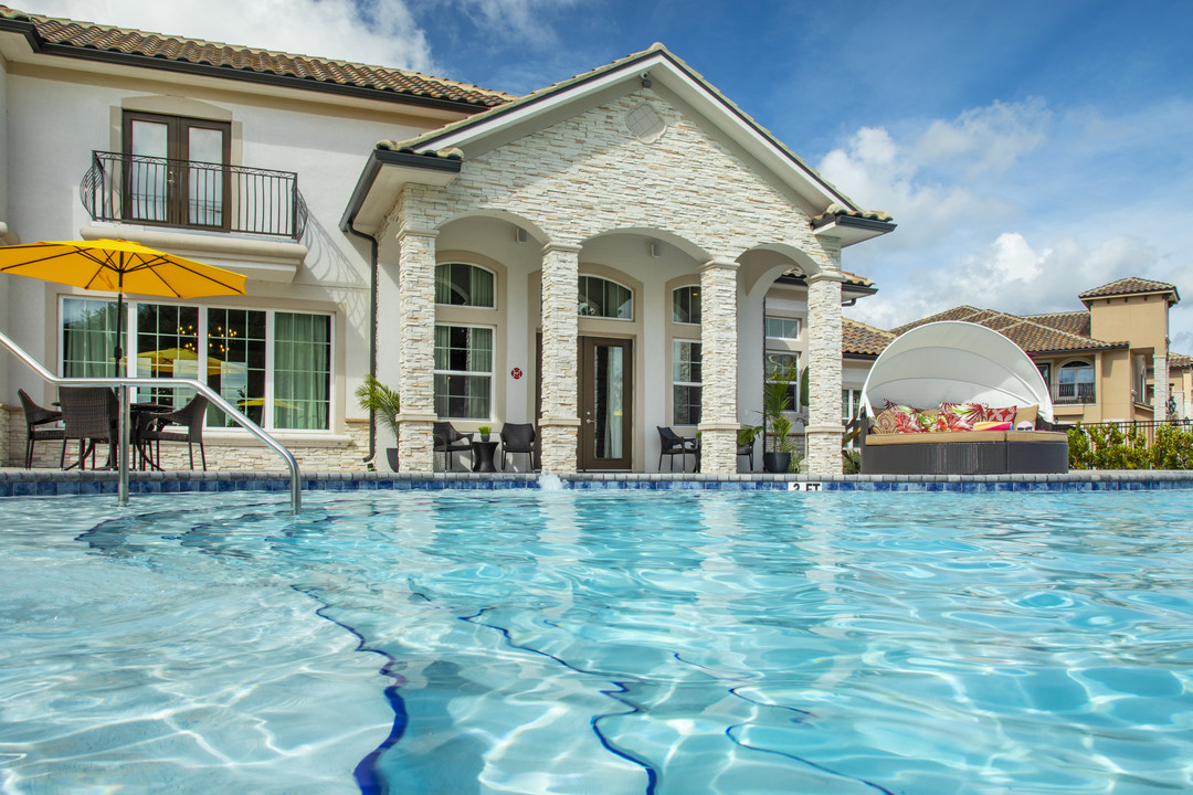 Portofino at Championsgate in Davenport, FL - Foto de edificio