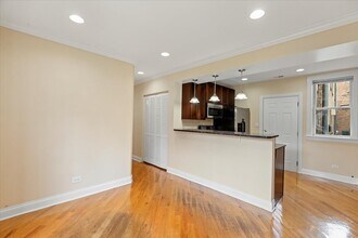 4010 N Central Park Ave, Unit 3E in Chicago, IL - Building Photo - Building Photo