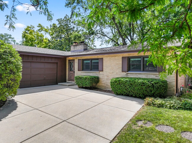 407 E Berkshire Ln in Mount Prospect, IL - Building Photo - Building Photo