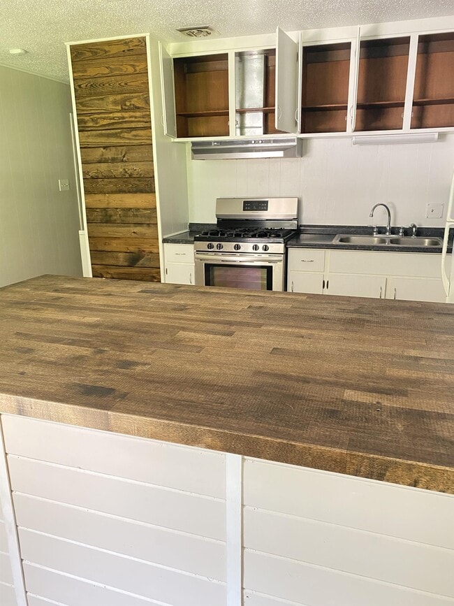 1207 S 10th St in Leesville, LA - Building Photo - Building Photo