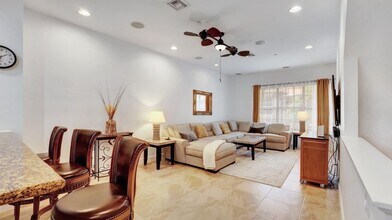 4703 Artesa Wy E in Palm Beach Gardens, FL - Building Photo - Building Photo