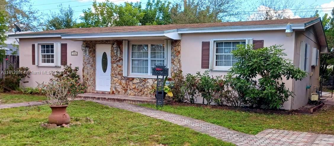 7030 Tyler St in Hollywood, FL - Building Photo