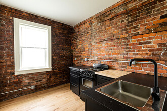 The Charlotte Apartments in Detroit, MI - Foto de edificio - Building Photo