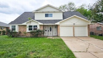 9327 Leader St in Houston, TX - Building Photo