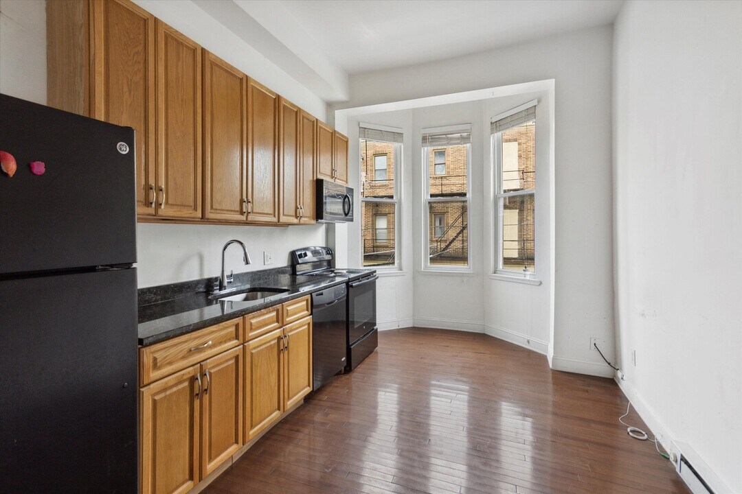 1539 Cecil B. Moore Ave in Philadelphia, PA - Building Photo