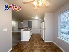 10042 W Garverdale Ln in Boise, ID - Building Photo - Building Photo