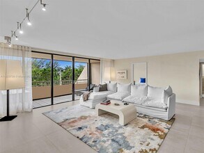 11113 Biscayne Blvd in Miami, FL - Building Photo - Building Photo