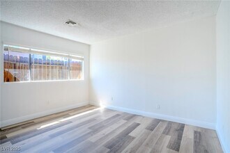 67 Wyoming Ave in Henderson, NV - Building Photo - Building Photo