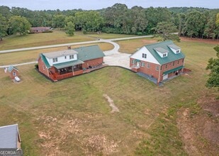 375 Luther Bailey Rd in Senoia, GA - Building Photo - Building Photo