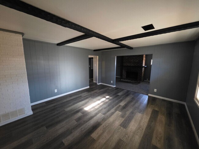 13 St Ambrose Dr in Sauget, IL - Building Photo - Building Photo