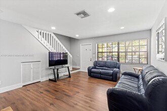10789 NW 11th St in Pembroke Pines, FL - Building Photo - Building Photo