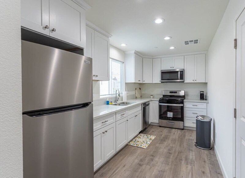 866 N Edgemont St in Los Angeles, CA - Building Photo