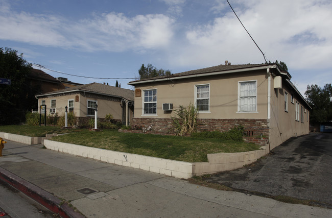 13031-13041 Vanowen St in North Hollywood, CA - Building Photo - Building Photo