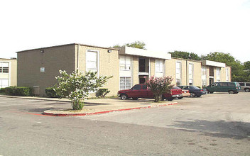 Spanish Lagos Apartments in Mesquite, TX - Building Photo - Building Photo