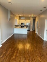 7058 N Clark St in Chicago, IL - Building Photo - Building Photo