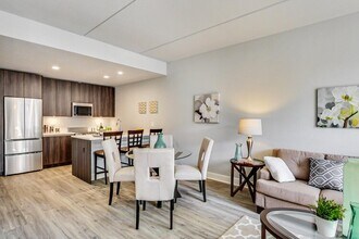 311 W Division St in Chicago, IL - Building Photo - Building Photo