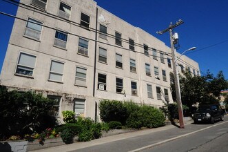 Halmar Apartments in Seattle, WA - Foto de edificio - Building Photo