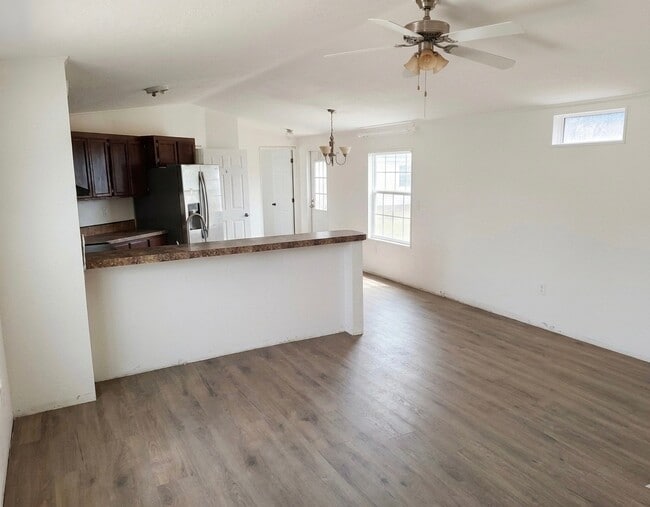 9540 W 18th St in Odessa, TX - Foto de edificio - Building Photo