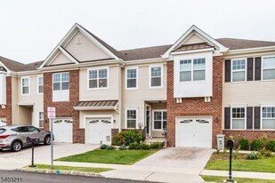 4 Shadowlawn Dr in Franklin Township, NJ - Building Photo