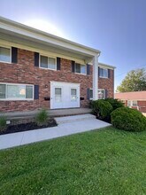 Cypress West Fairlawn Apartments in Fairlawn, OH - Foto de edificio - Building Photo